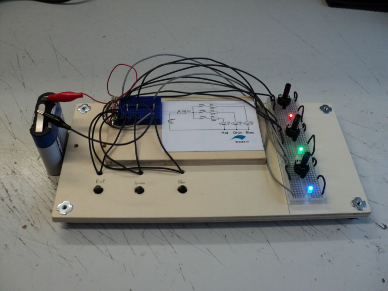 Additive-Farbmischung-mit-Helligkeitssteuerung
